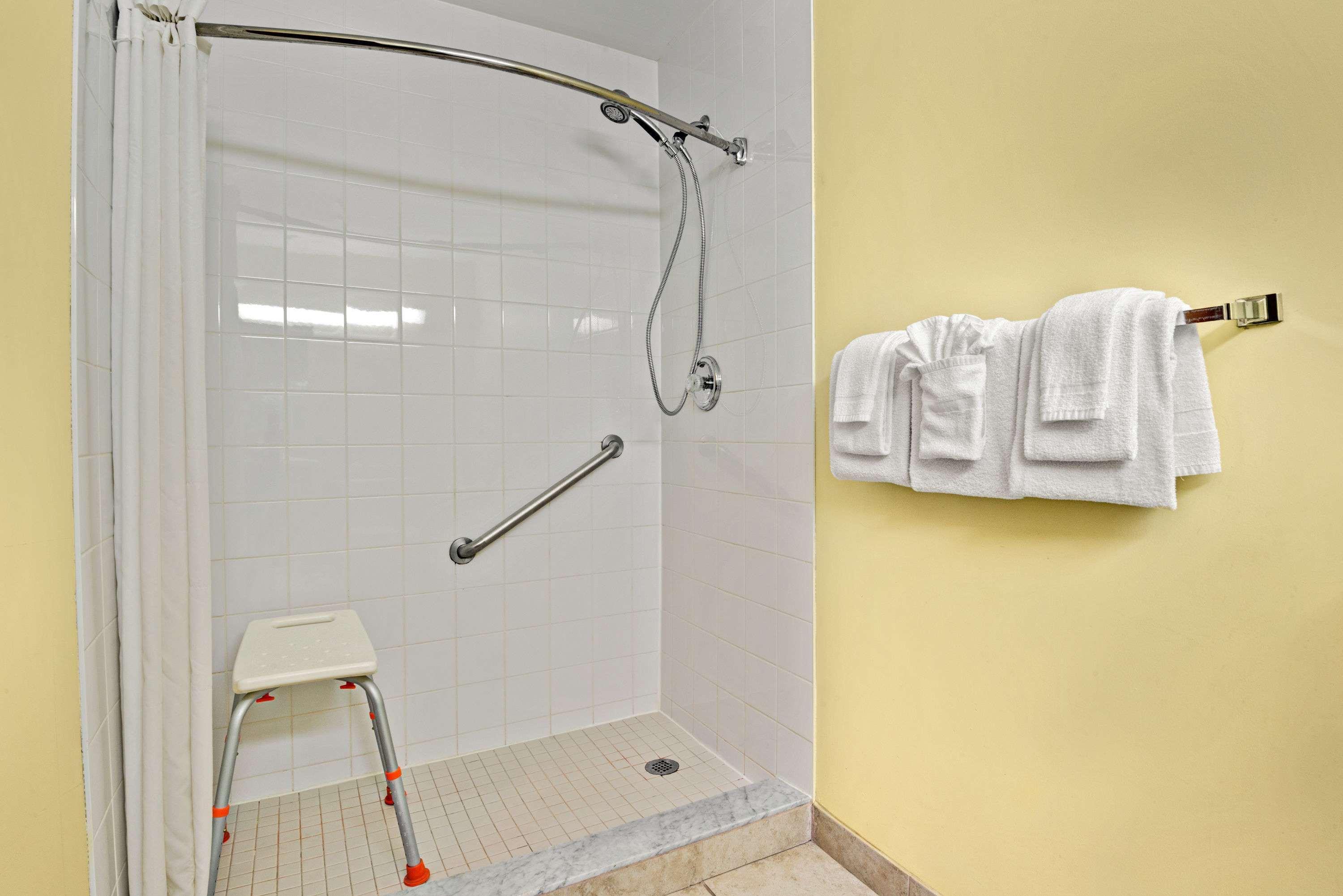 Super 8 By Wyndham Barrie South Hotel Ngoại thất bức ảnh