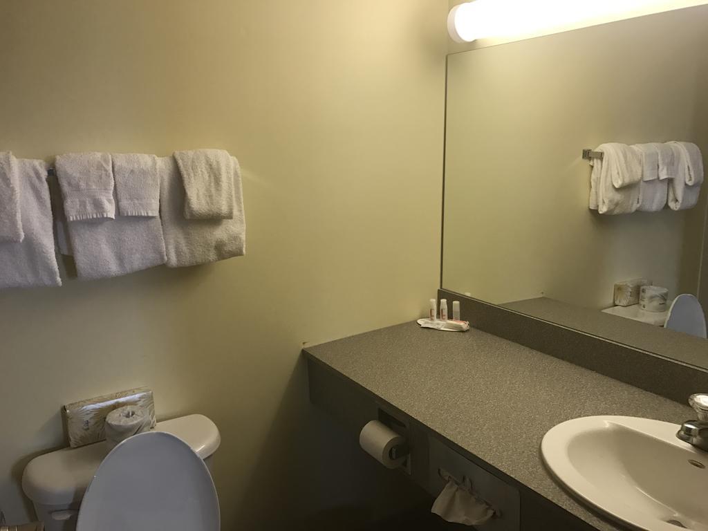 Super 8 By Wyndham Barrie South Hotel Ngoại thất bức ảnh