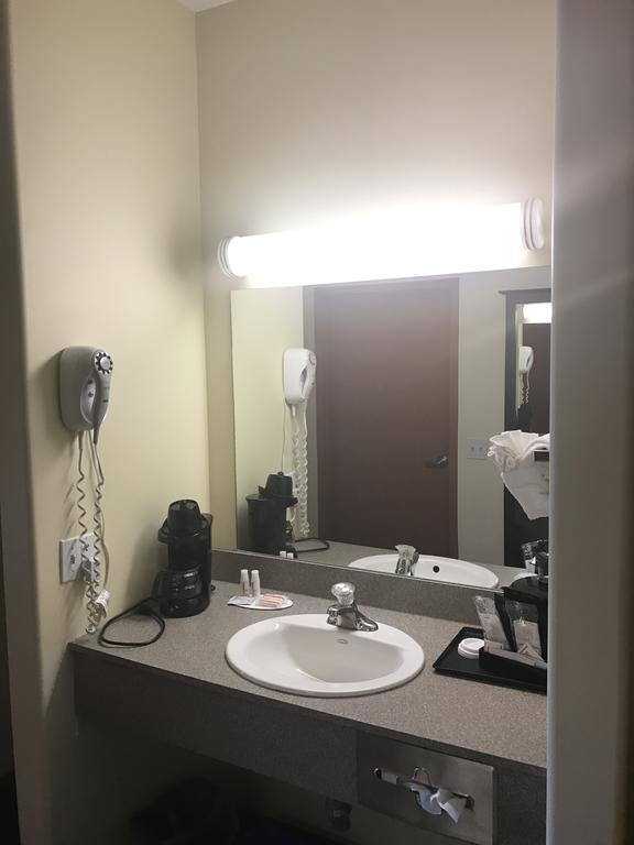 Super 8 By Wyndham Barrie South Hotel Ngoại thất bức ảnh